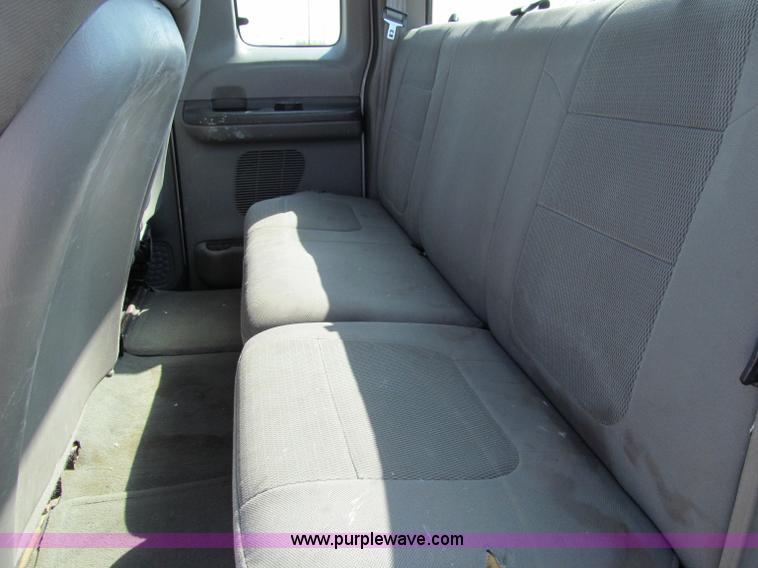 image for item A8210 2004 Ford F250 XLT SuperCab pickup truck