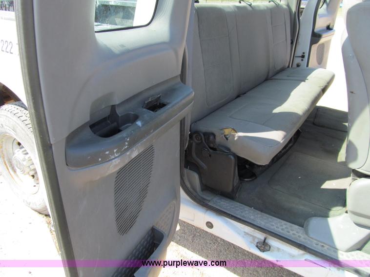 image for item A8210 2004 Ford F250 XLT SuperCab pickup truck