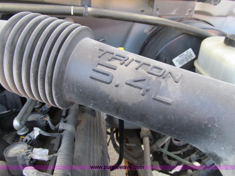 image for item A8210 2004 Ford F250 XLT SuperCab pickup truck