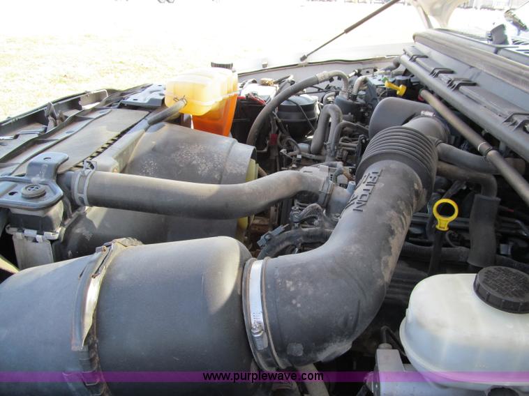 image for item A8210 2004 Ford F250 XLT SuperCab pickup truck