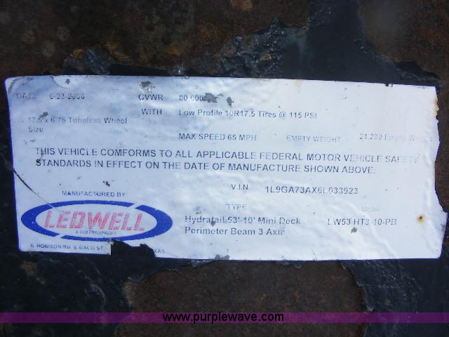 image for item B1059 2006 Ledwell hydratail 53' triple axle trailer