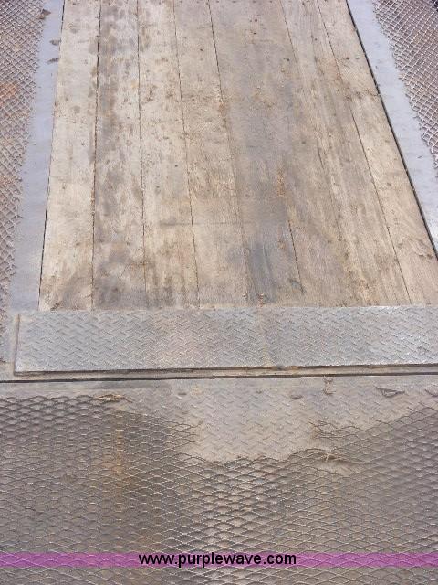 image for item B1059 2006 Ledwell hydratail 53' triple axle trailer