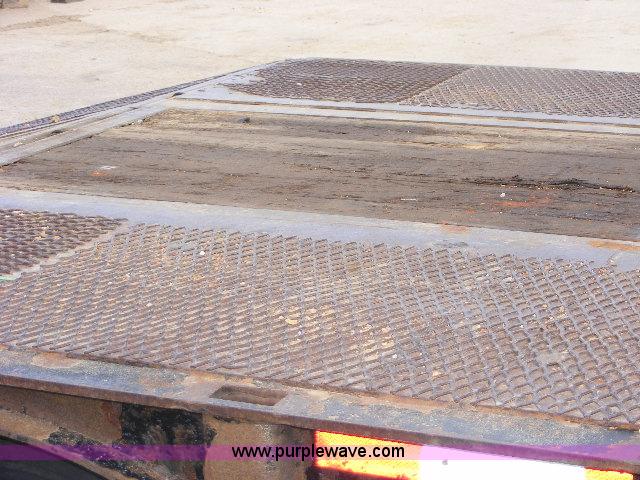 image for item B1059 2006 Ledwell hydratail 53' triple axle trailer