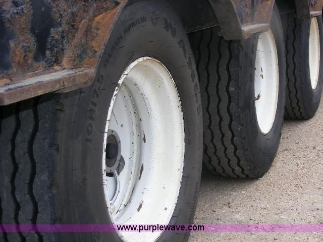 image for item B1059 2006 Ledwell hydratail 53' triple axle trailer