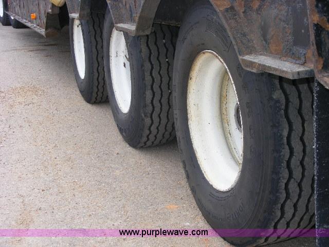 image for item B1059 2006 Ledwell hydratail 53' triple axle trailer