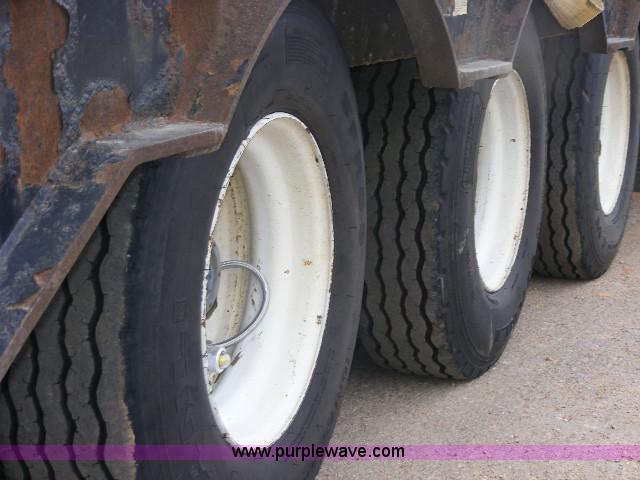 image for item B1059 2006 Ledwell hydratail 53' triple axle trailer