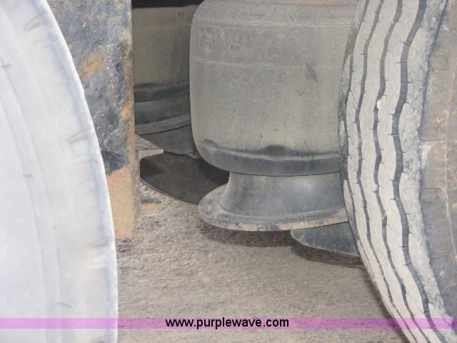 image for item B1059 2006 Ledwell hydratail 53' triple axle trailer