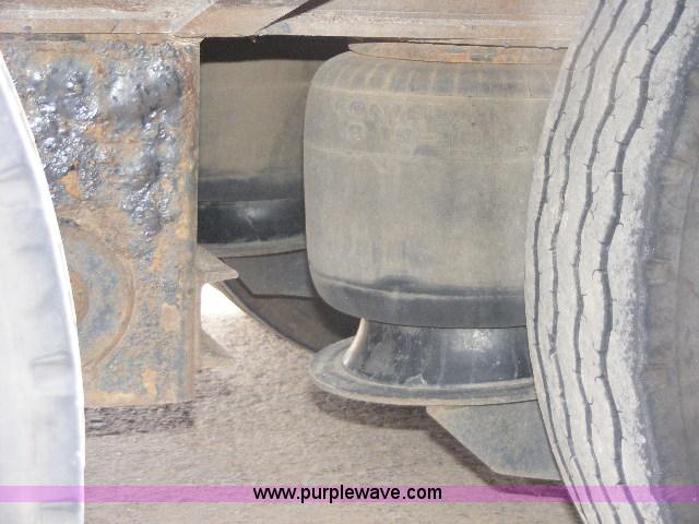 image for item B1059 2006 Ledwell hydratail 53' triple axle trailer