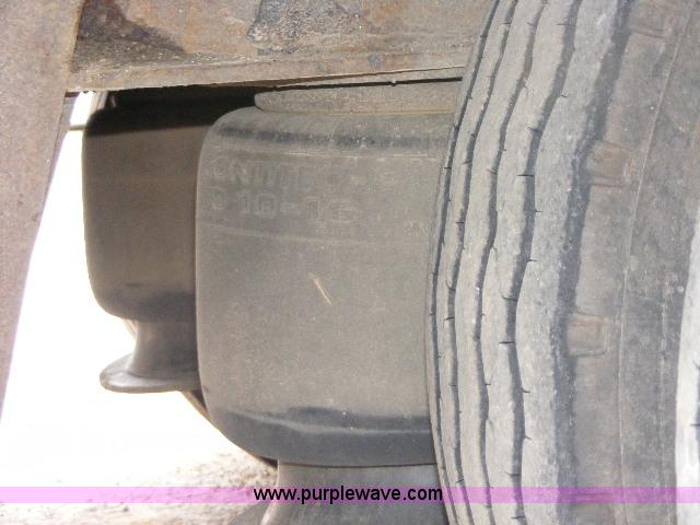 image for item B1059 2006 Ledwell hydratail 53' triple axle trailer