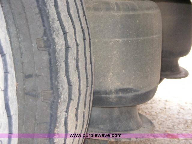 image for item B1059 2006 Ledwell hydratail 53' triple axle trailer