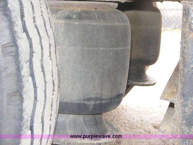 image for item B1059 2006 Ledwell hydratail 53' triple axle trailer