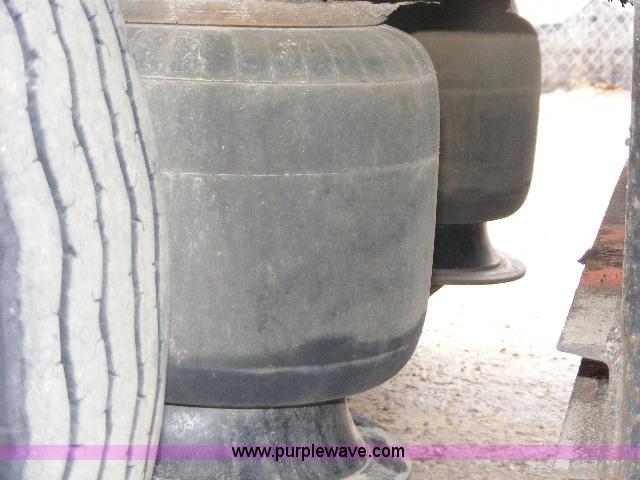 image for item B1059 2006 Ledwell hydratail 53' triple axle trailer