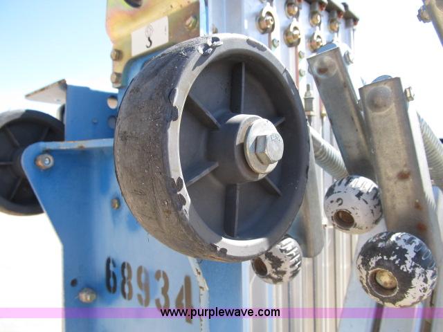 image for item B2655 2007 Genie AWP-25S personnel lift