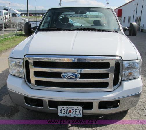 image for item B2660 2006 Ford F250 XLT Super Duty pickup truck