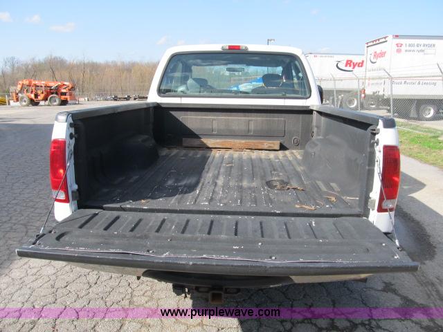 image for item B2660 2006 Ford F250 XLT Super Duty pickup truck