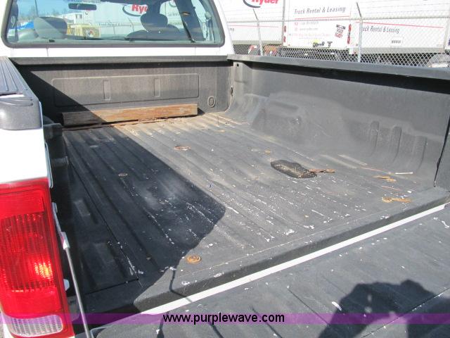 image for item B2660 2006 Ford F250 XLT Super Duty pickup truck
