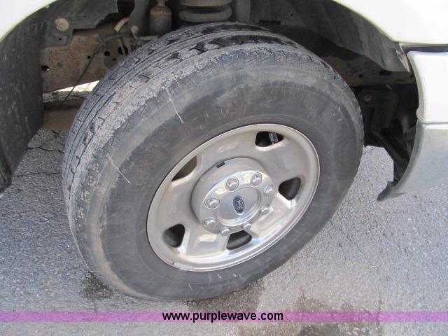 image for item B2660 2006 Ford F250 XLT Super Duty pickup truck