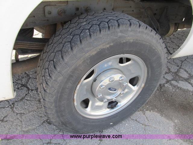 image for item B2660 2006 Ford F250 XLT Super Duty pickup truck
