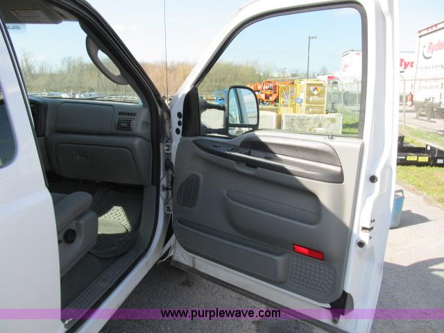 image for item B2660 2006 Ford F250 XLT Super Duty pickup truck