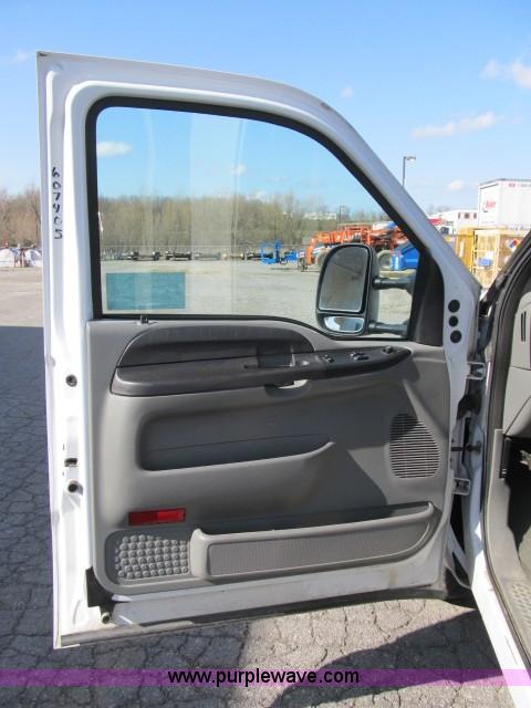 image for item B2660 2006 Ford F250 XLT Super Duty pickup truck