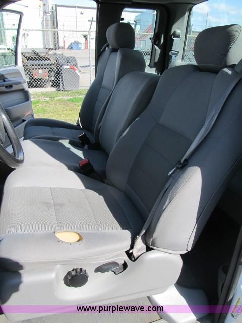 image for item B2660 2006 Ford F250 XLT Super Duty pickup truck