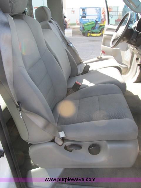 image for item B2660 2006 Ford F250 XLT Super Duty pickup truck