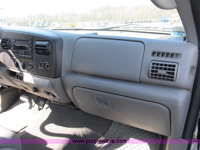 image for item B2660 2006 Ford F250 XLT Super Duty pickup truck