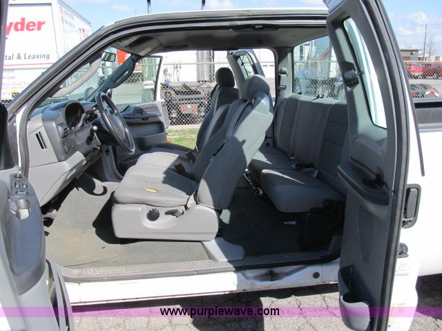 image for item B2660 2006 Ford F250 XLT Super Duty pickup truck