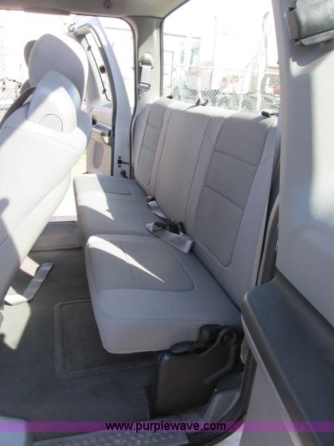 image for item B2660 2006 Ford F250 XLT Super Duty pickup truck