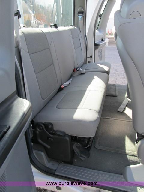 image for item B2660 2006 Ford F250 XLT Super Duty pickup truck