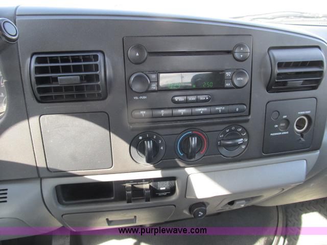 image for item B2660 2006 Ford F250 XLT Super Duty pickup truck