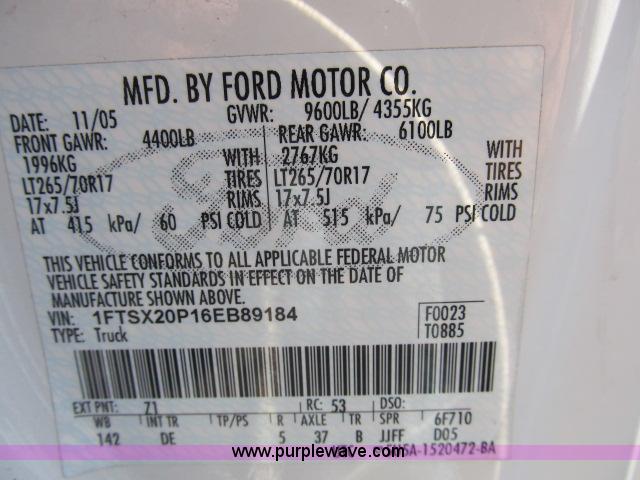 image for item B2660 2006 Ford F250 XLT Super Duty pickup truck