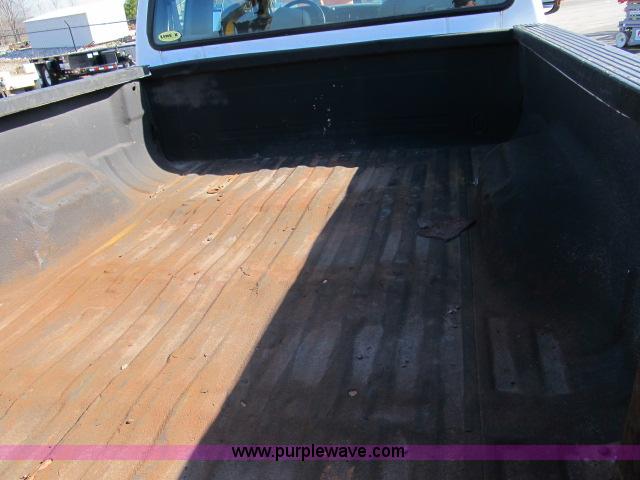 image for item B2661 2005 Ford F250 XLT Super Duty SuperCab pickup truck