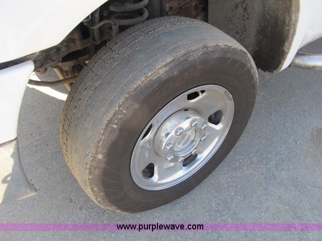 image for item B2661 2005 Ford F250 XLT Super Duty SuperCab pickup truck