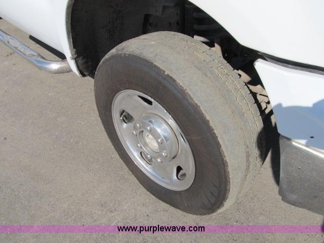 image for item B2661 2005 Ford F250 XLT Super Duty SuperCab pickup truck