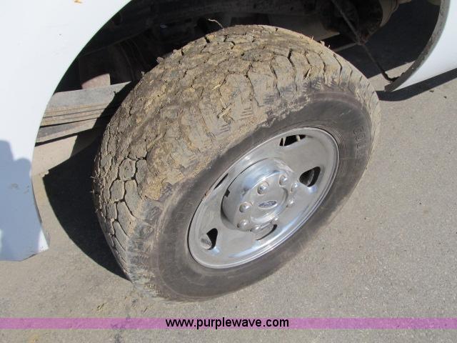 image for item B2661 2005 Ford F250 XLT Super Duty SuperCab pickup truck