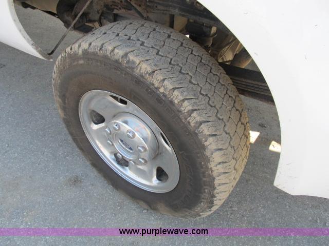 image for item B2661 2005 Ford F250 XLT Super Duty SuperCab pickup truck