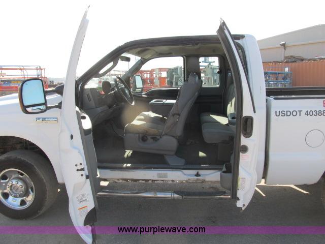 image for item B2661 2005 Ford F250 XLT Super Duty SuperCab pickup truck