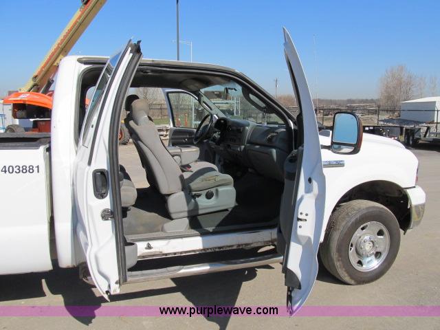 image for item B2661 2005 Ford F250 XLT Super Duty SuperCab pickup truck