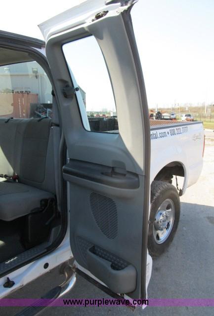 image for item B2661 2005 Ford F250 XLT Super Duty SuperCab pickup truck