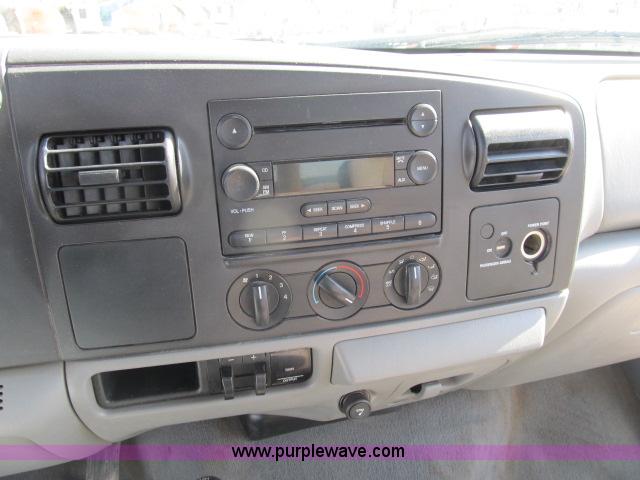 image for item B2661 2005 Ford F250 XLT Super Duty SuperCab pickup truck