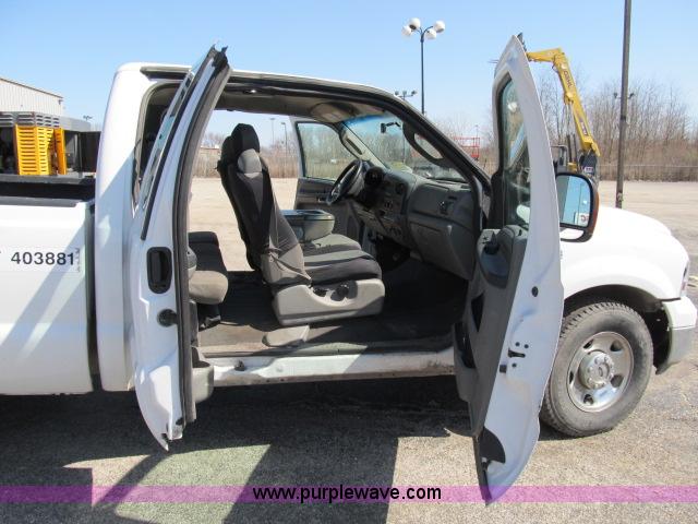 image for item B2662 2006 Ford F250 XLT Super Duty SuperCab pickup truck