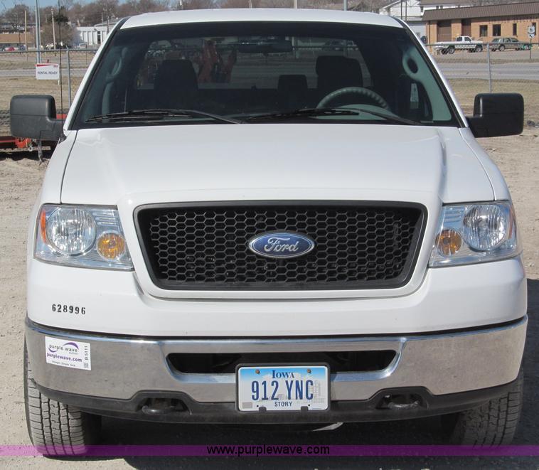 image for item B5111 2006 Ford F150XL crew cab pickup truck