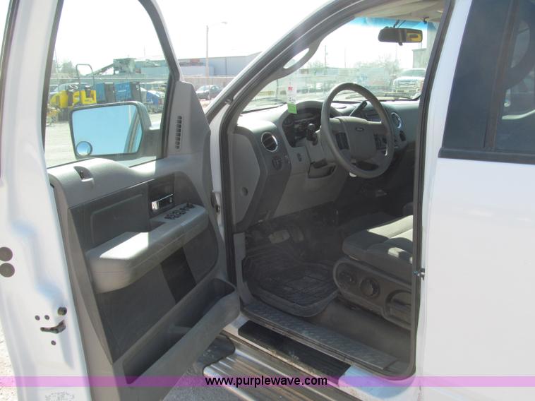 image for item B5111 2006 Ford F150XL crew cab pickup truck