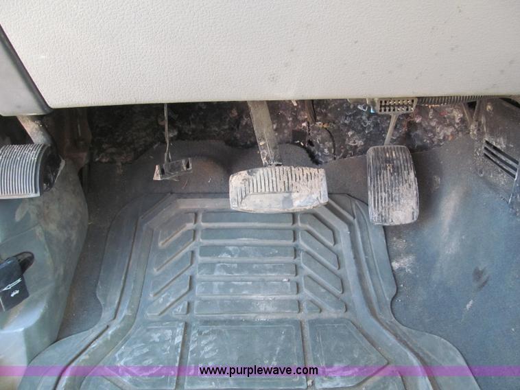 image for item B5111 2006 Ford F150XL crew cab pickup truck