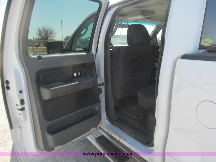image for item B5111 2006 Ford F150XL crew cab pickup truck