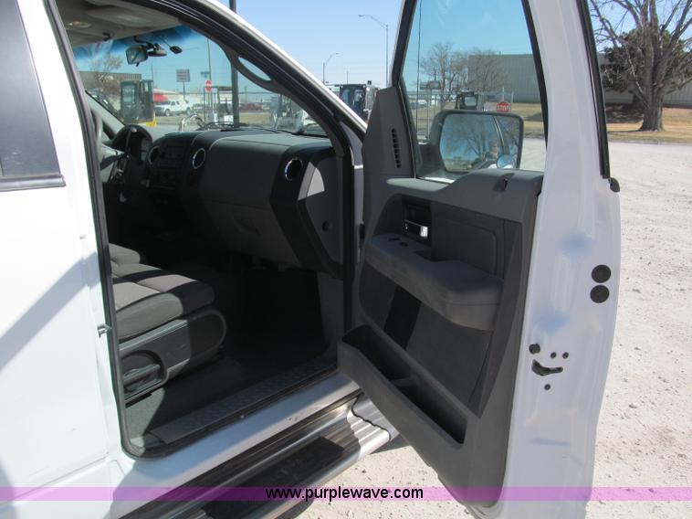 image for item B5111 2006 Ford F150XL crew cab pickup truck