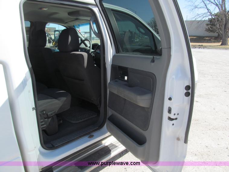 image for item B5111 2006 Ford F150XL crew cab pickup truck