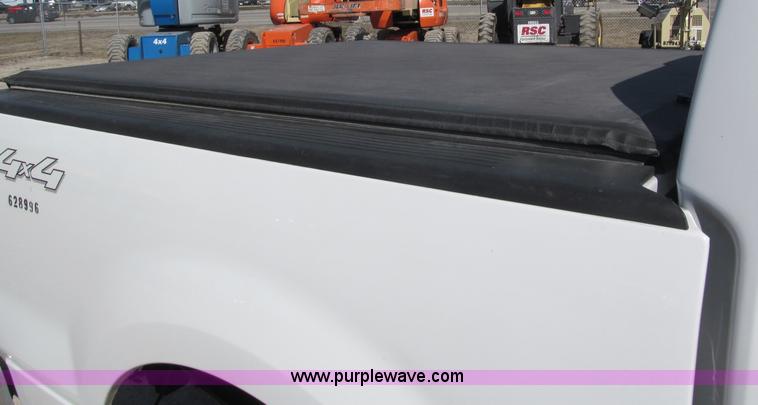 image for item B5111 2006 Ford F150XL crew cab pickup truck