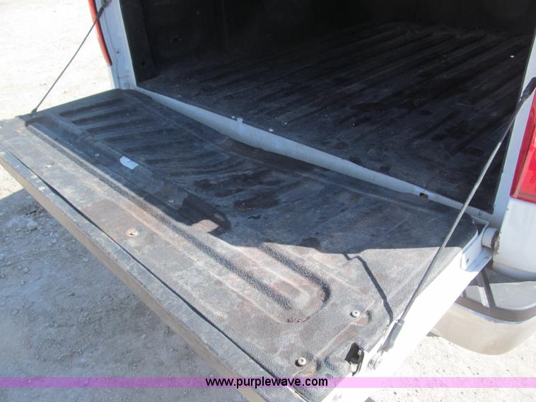 image for item B5111 2006 Ford F150XL crew cab pickup truck